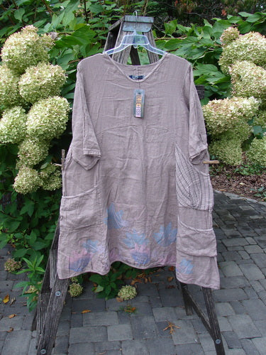 Barclay NWT Linen Calotype Stack Pocket Dress features a crinkled, knee-length design with 3/4 sleeves, round neckline, and patch pockets, showcasing a garden-inspired floral print and tiered panel.