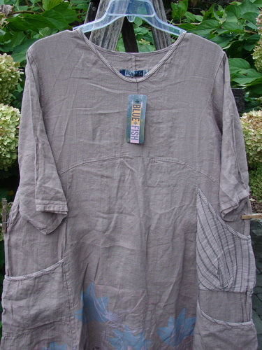 Barclay NWT Linen Calotype Stack Pocket Dress Grow Garden Oriel Size 0 on a hanger, featuring elbow-length sleeves, a downward curved empire waist, and side pockets, embodying Bluefishfinder.com's creative and individualistic style.