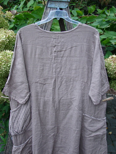 Barclay NWT Linen Calotype Stack Pocket Dress Grow Garden Oriel Size 0 features a knee-length, loose-fitting design with elbow-length sleeves, patch pockets, and visible seam details, embodying Bluefishfinder.com's creative, vintage style.