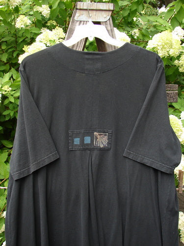 2000 Double Decker Pocket Top with Forest Flower patch on black shirt. Features oversized front pockets and pleated back line. Size 2.