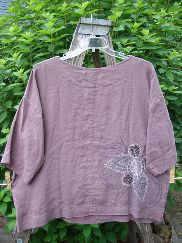 Barclay Linen Lantern Boxy Top Corner Floral Hydrangea Size 0 features a unique square boxy shape, drop shoulders, rounded neckline, slight crop length, and corner floral theme, showcasing Bluefishfinder.com's vintage elegance.