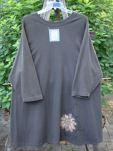 1998 Botanicals Bell Flower Top CXLVIII Raven Size 2: Grey shirt featuring a botanical-themed flower drawing, belled A-line shape, sectional panels, and upward scooped hem, embodying Bluefishfinder.com's vintage artistic essence.