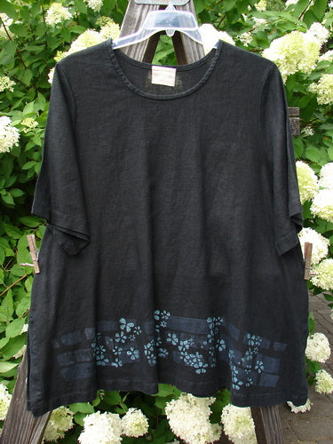 2000 T Top Floating Florals Black Size 2: A swing top made from heavy weight linen. Features continuous florals and side vents. Bust 54, Waist 58, Hips 62, Sweep 80, Length 30.