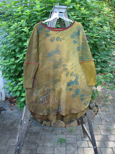Barclay Thermal Contrast Revival Top Tulip Bronze OSFA displayed on a hanger, showcasing its unique ribbed neckline and sleeves, tulip-themed paint, and distinct A-line shape with side vents.