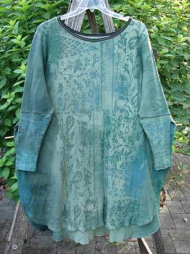 Close-up of Barclay Thermal Contrast Revival Top Botanicals Green Storm OSFA with ribbed sleeves, rounded neckline, and botanical pattern, showcasing its unique A-line shape and side vents.