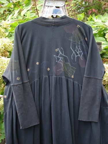 Barclay Thermal Bungalow Jacket Modern Graphics Black OSFA features a loose fit, subtle abstract designs, and soft pleats on the back, offering a unique and versatile style.