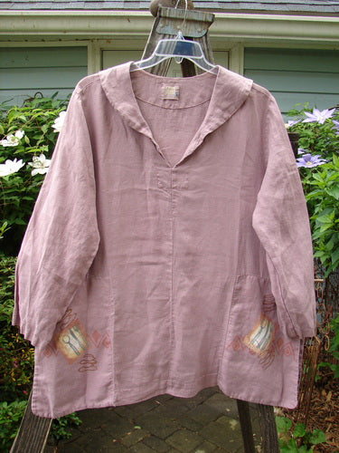 Vintage 1999 Antique Top with Place Setting Theme in Heliotrope, Size 1, by BlueFishFinder. Features V-neckline, vented sides, hidden pockets, and rear drop collar. Made from medium weight linen.