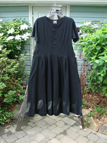 Vintage 2000 LuLu's Dress with Leaf Design, Black, Size 0. Features yoked waistline, drop pockets, button closure, and pleated darts. Perfect for strutting! Bust 44, Waist 44, Hips 58, Length 51.