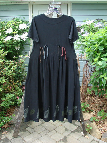Vintage 2000 LuLu's black dress with leaf pattern, size 0. Features yoked waistline, drop pockets, button closure, and pleated darts. Perfect for expressive strutting. From BlueFishFinder's collection of unique vintage pieces.