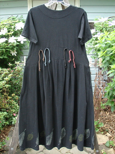 Vintage 2000 LuLu's black dress with ties, size 0. Organic cotton. Yoked waistline, drop pockets, button closure, swingy lower, leaf theme paint. Perfect for strutting! Dimensions: Bust 44, Waist 44, Hips 58, Hem 100, Length 51.