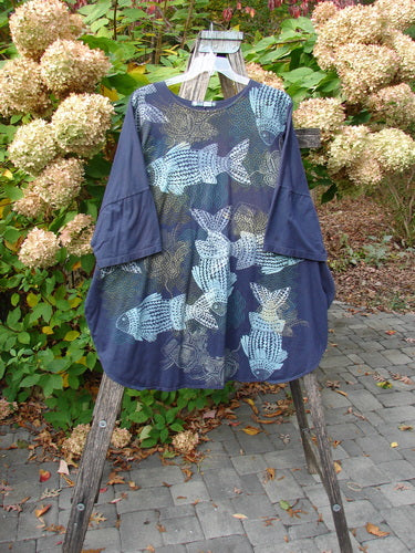 Barclay Short Sleeved Pop Top Mosaic Fish Ridge OSFA displayed on a wooden stand. Features a rounded hemline, scooped neckline, and fish motif, embodying Bluefishfinder.com's vintage, creative style.