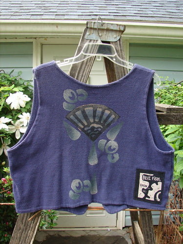 Vintage 1995 Reprocessed Jazz Vest with Fancy Fan theme by Blue Fish. Features a deep V-neck, contrasting hemlines, and a signature blue fish patch. Perfect condition. Size 1.