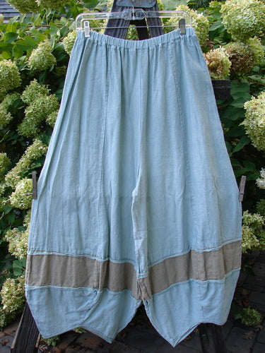 Image: A pair of pants on a clothesline with a close-up of a green plant in the background.

Alt text: Barclay Linen Meadow Pant with Twill Contrast in Sage, Size 0, on a clothesline with a plant in the background.