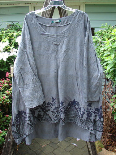 Barclay Linen Rayon High Low Tie Back Dress Shadow Border Night Sky Size 2 featuring a black design on a grey long-sleeved shirt.