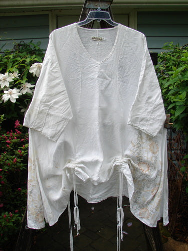 Barclay Linen Venetian Vented Tunic Dress Soft Side Floral White Size 2 displayed on a clothes rack, showcasing its three-quarter sleeves and delicate fabric details.