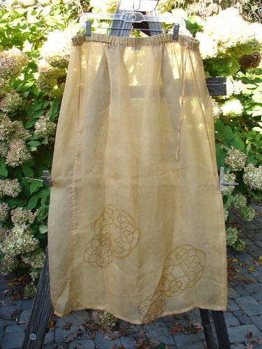 2000 Silk Organza Skirt Wind Turn Bone Size 2: A dress on a rack with a close-up of a white scarf and a close-up of a dress.