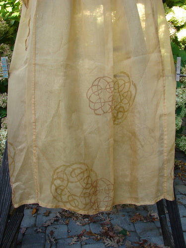 2000 Silk Organza Skirt Wind Turn Bone Size 2: A close-up of a dress with a floating lined flare and vertical exterior panels.