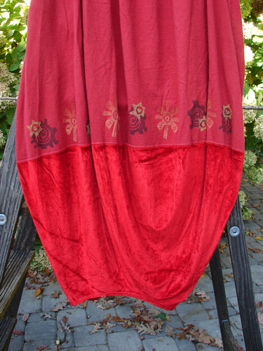 1996 Velvet Sophia Skirt Celtic Abstracts Pomegranate Size 1: A red blanket on a ladder, perfect for cozy winter nights.