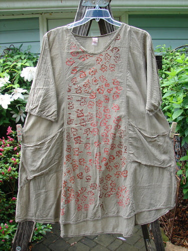 Barclay Batiste Bliss Dress Fallen Petal Stonetail Size 1 on a clothes rack, featuring a floral design and displayed on a hanger.