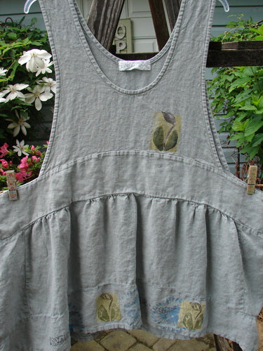 A vintage Leafhopper Jumper from BlueFishFinder's 1998 Botanicals Collection. Heavy linen apron with a tulip motif, double-paneled waist, and bib-style neckline. Oversized, one-size-fits-all piece with unique botanical flair.