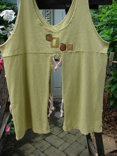 Vintage 1996 4 Corner Pocket Apron in Geo Key Lemon design, OSFA. Made of Mid Weight Organic Cotton. Features include Double Layered Bodice, Oversized Tie-on Pockets, and U-Shaped Neckline. From BlueFishFinder.