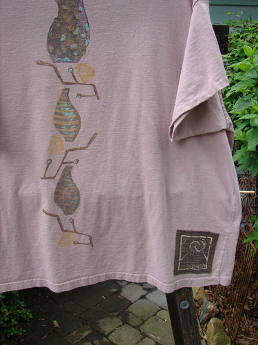 Vintage 1995 Short Sleeved Tee featuring Vase Patio Rose design in Good Condition. Made from Organic Cotton, with Ribbed Neckline, Drop Shoulders, and Boxier Shape. Detailed paintwork. Bust 62, Waist 62, Hips 62, Length 30.