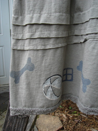 1995 Wish Skirt Ball & Bone Rain Cloud Size 2 featuring a grey towel with a house and bone drawing, showcasing antique lace, deep side pockets, and a full elastic waistband in perfect condition.