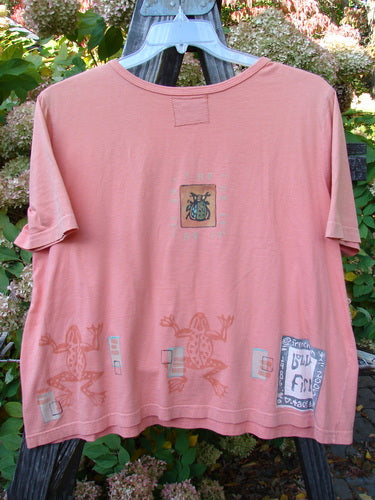 Barclay Short Sleeved Crop Box Tee Frog Glow Size 3: A pink t-shirt with frogs, featuring an oversized square boxy shape and generous wider short sleeves.