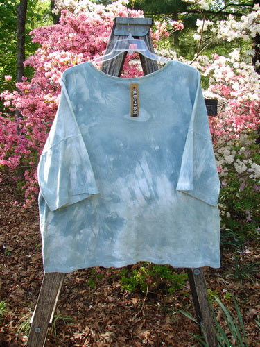 Barclay NWT Cotton Lycra Writer's Pocket Pullover Sweatshirt Leaf Mottled Asper OSFA displayed on a wooden ladder, showcasing its seamless design, rounded neckline, and dual drop flop pockets.
