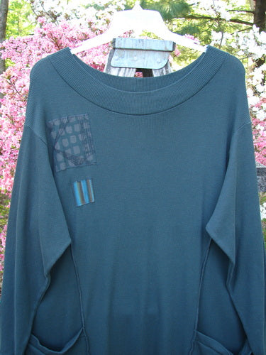 Barclay Patched Thermal Curve Dress Forest Size 2: Long-sleeved tunic with a wide neckline, front patch pockets, decorative painted appliqués, and exterior stitchery, displayed against flowering azaleas. Perfect condition, cozy mid-weight cotton.