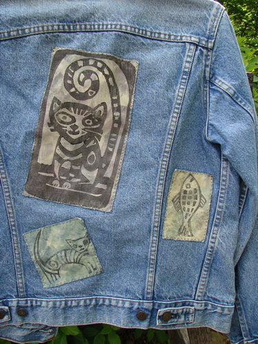 1995 Patched Levi Strauss & Co Denim Blue Jean Jacket Kitty Kitty Stone Wash Size 0, showcasing hand-printed cat and fish fabric patches in a DIY folk-art style on the back.