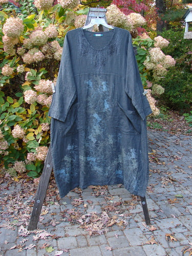 Barclay Linen Long Empire Two Pocket Dress Rain Shower Grey Storm Size 2 displayed on a rack, featuring unique design elements.