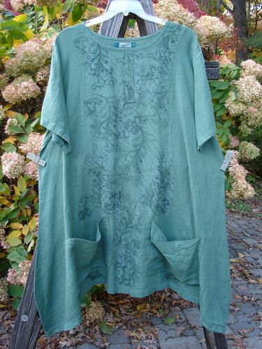 Barclay Linen Two Pocket Curve Dress featuring Botanical Vine design in Fresh Moss, Size 2. Unique sectional curvy seams, art front panel, drop pockets, A-line shape, and wide sleeves. Vintage Blue Fish Clothing from BlueFishFinder.com.