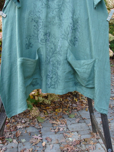 Barclay Linen Two Pocket Curve Dress featuring Botanical Vine design in Fresh Moss, Size 2, from BlueFishFinder. A-line silhouette with curvy seams, front art panel, drop pockets, and wide sleeves. Vintage Blue Fish Clothing by Jennifer Barclay.