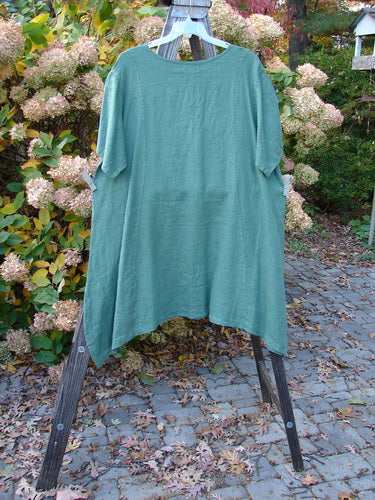 Barclay Linen Two Pocket Curve Dress featuring Botanical Vine design in Fresh Moss, Size 2, from BlueFishFinder.com. Unique sectional curvy seams, drop front pockets, A-line shape, and three-quarter wide sleeves.