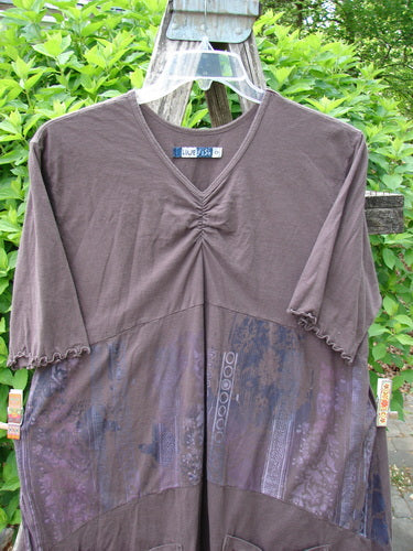 Barclay Perfect Day Pocket Tunic Dress Garden Gate Deep Woods Size 0 features a ruched V-neck, ruffled elbow sleeves, and patterned fabric panels, ideal for expressing individuality through vintage-inspired style.