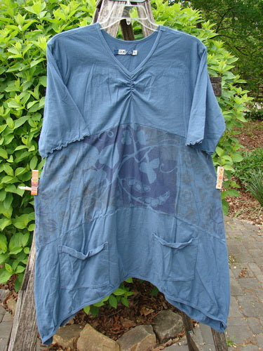 Barclay Perfect Day Pocket Tunic Dress Sweet Pea Echo Blue Size 0 features an elegant loose fit, lettuce-edged sleeves, uneven hem, and abstract print. Ideal for showcasing individuality and comfort.