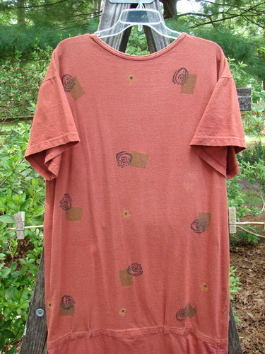 1990 B Base Dress Abstract Indian Sun Altered OSFA featuring unique brown abstract designs, short sleeves, and ruching on sides, with a rounded hem and pegged accents.