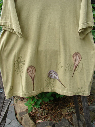 1998 Botanicals Short Sleeved Tee Floral Bud Seed Size 2, showcasing a hand-drawn onion design on organic cotton, featuring a longer boxy shape, softly ribbed neckline, and superior floral bud theme.