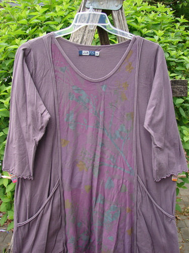 Barclay Wildflower Tunic Floral Sprig Fig Size 0 features a muted purple/brown hue with three-quarter sleeves, front patch pockets, raw-edged front panel, dippy sides, and a flutter hemline.
