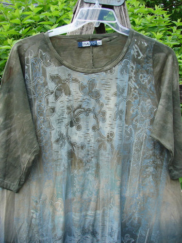 Barclay Wander Tunic Tee Botanicals Mottled Vintage Botanicals Hunter Size 0, featuring a scoop neck, three-quarter sleeves, and floral print, displayed on a hanger, embodying Bluefishfinder.com's unique vintage style.
