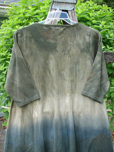 Barclay Wander Tunic Tee Botanicals Mottled Vintage Hunter Size 0, with a mottled green-to-bluish fade, short sleeves, and a rounded neckline, hanging on a plastic hanger outdoors.