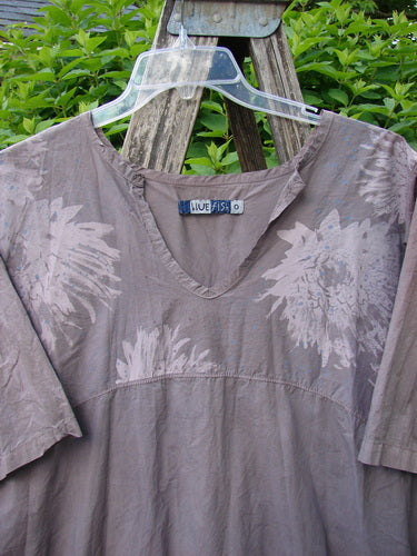 Barclay Percale Key Pocket Hi Low Dress Floral Burst Mocha Size 0, featuring a V-neck, muted gray-taupe hue, subtle floral pattern, elastic-topped pockets, and wide sleeves on a clear plastic hanger.