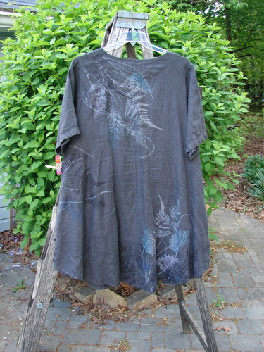 Barclay Linen Tie Pocket Cardigan Field Fern Black Size 0 displayed on a wooden ladder, featuring a botanical motif and dual exterior pockets, embodies Bluefishfinder.com's vintage, expressive style.
