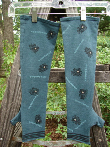 Barclay Cotton Lycra Hemp Fingerless Glove Polka Flower Blue Grey OSFA displayed on a wooden pole, showcasing its four-finger opening, thumb tunnel, and polka flower design.