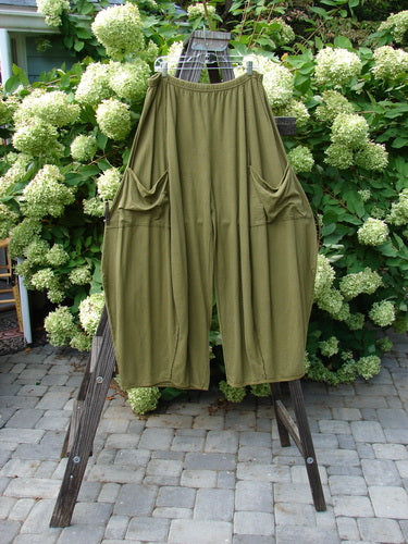 Barclay Hemp Cotton Exterior Stitch 4 Square Pant Unpainted Green Pea Size 2: A pair of pants with nifty exterior vertical curvy seams, swingy wide lowers, and double front drop pockets.