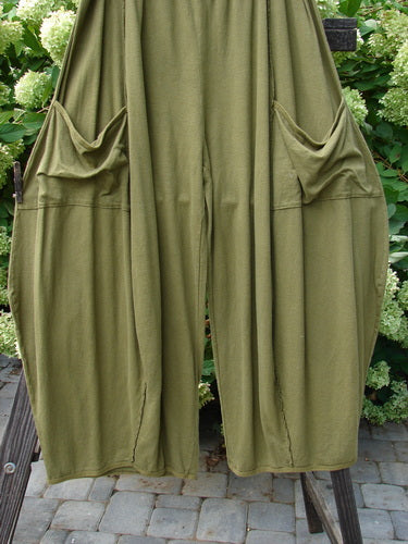 A pair of Barclay Hemp Cotton Exterior Stitch 4 Square Pants in Green Pea, featuring nifty exterior pockets and a unique cut. Made from a blend of cotton and hemp, these pants are perfect for mixing and matching with other Fish Pieces.