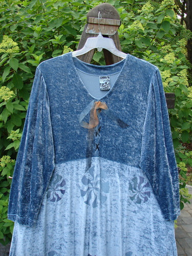 1997 Velvet Aditi Dress, a blue and white dress on a swinger. Long flowing shape, deep side pockets, adorned with sheer iridescent ribbon. Size 2.