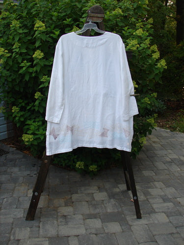 Image: A white shirt on a clothes rack.

Alt text: 2000 Linen Beach Cardigan Pastel Wind White Size 1, hanging on a clothes rack.
