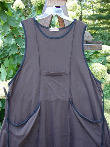 Barclay Cotton Lycra Contrast Pocket Jumper Unpainted Plum Royal Size 2: A black apron with double front flop drop pockets, a kangaroo center top pocket, and sectional lower panels.